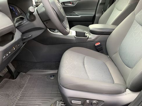 Used 2023 Toyota RAV4 XLE image 9