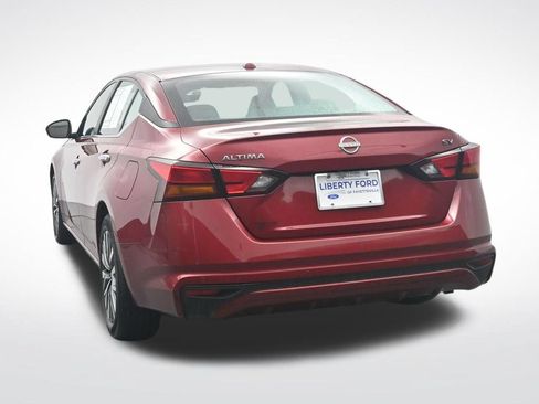 Used 2024 Nissan Altima 2.5 SV FWD image 9