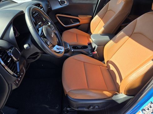 Used 2025 Kia Soul EX image 11