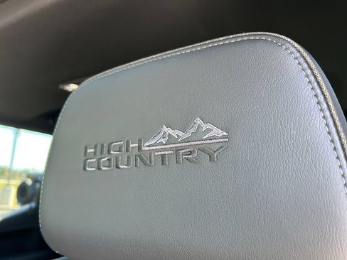 Used 2022 Chevrolet Silverado 1500 High Country w/ Technology Package AWD/4WD image 36
