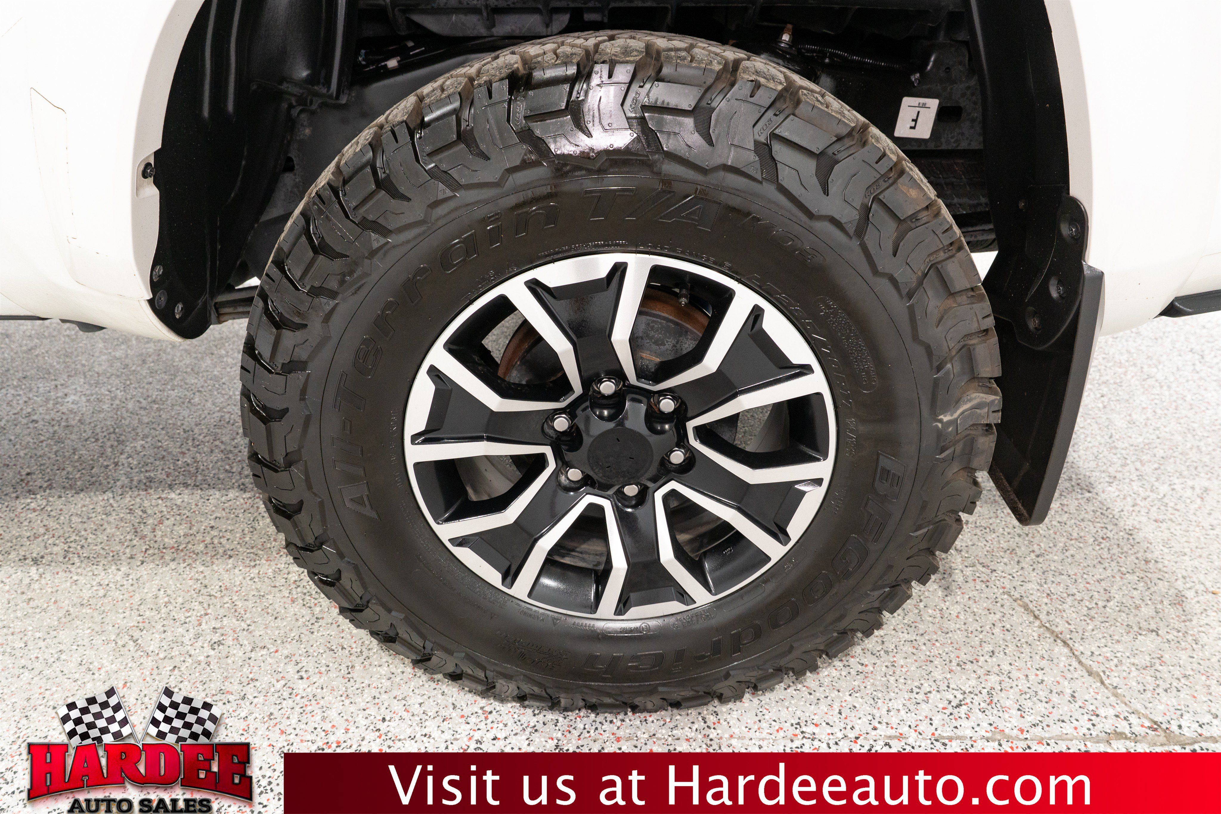 Used 2022 Toyota Tacoma TRD Sport w/ Black Out Package (TMS) AWD/4WD image 10