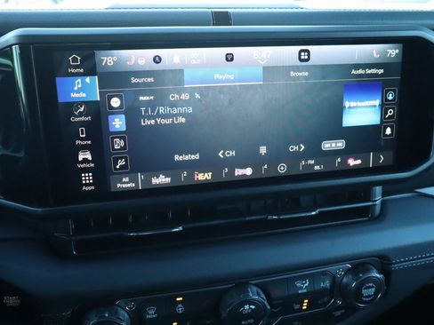 New 2025 Jeep Gladiator Sport image 5