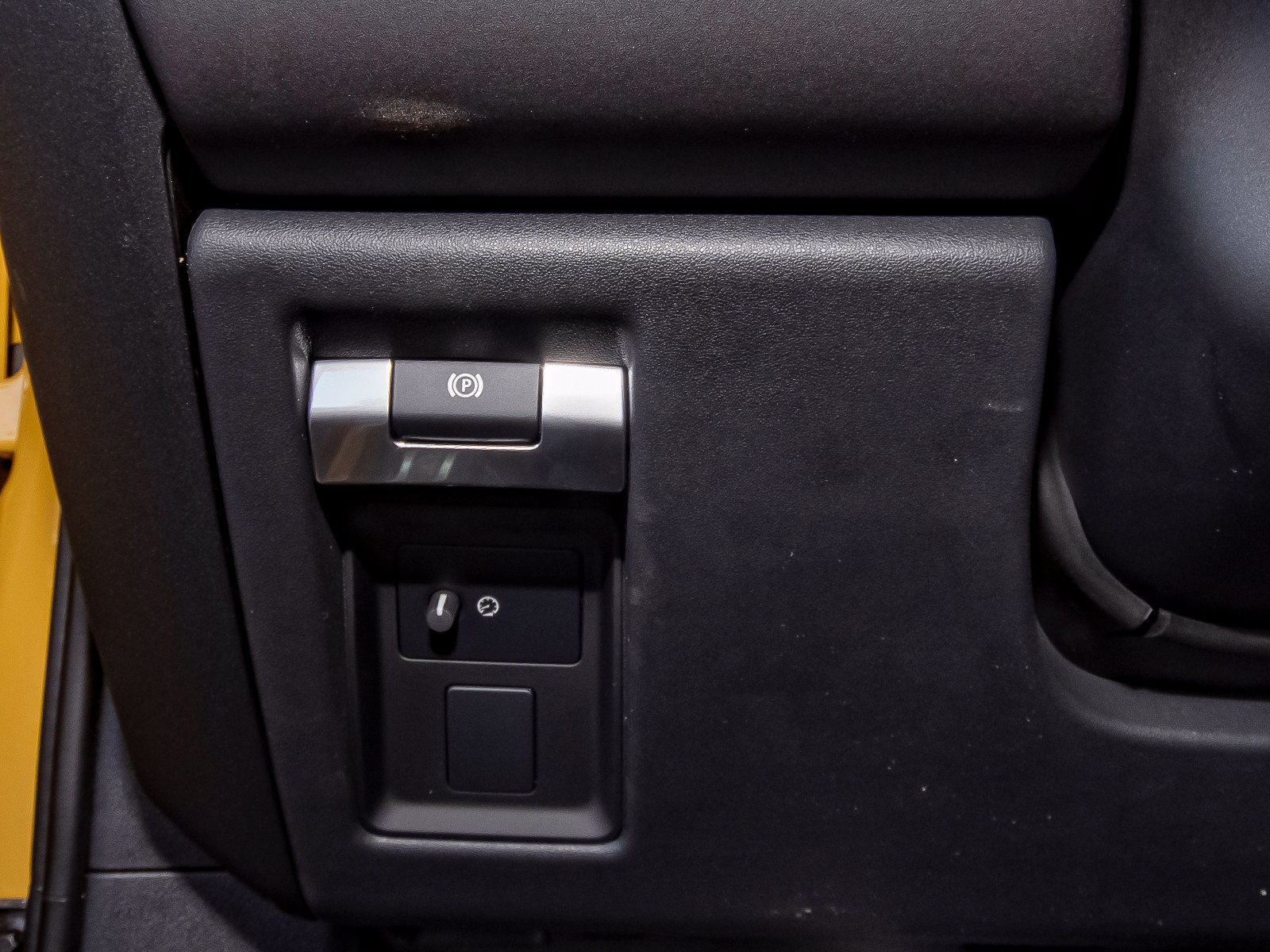 New 2026 Land Rover Defender 110 AWD/4WD image 11