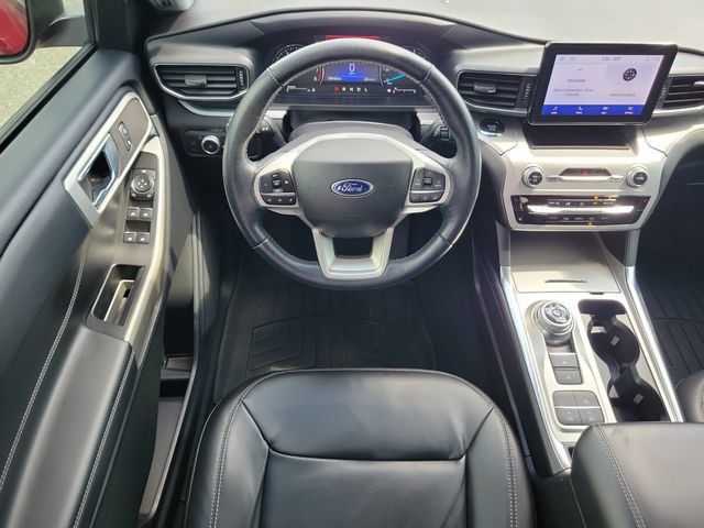 Used 2022 Ford Explorer XLT w/ Equipment Group 202A RWD image 18
