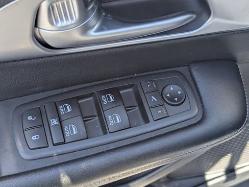 Used 2018 Chrysler Pacifica Limited w/ Advanced Safetytec Group image 26