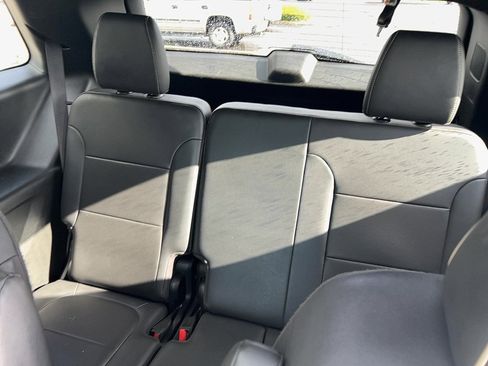 Used 2022 Chevrolet Traverse Premier image 21