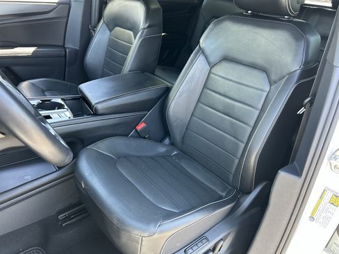 Certified 2024 Volkswagen Atlas Cross Sport SEL R-Line AWD/4WD image 18