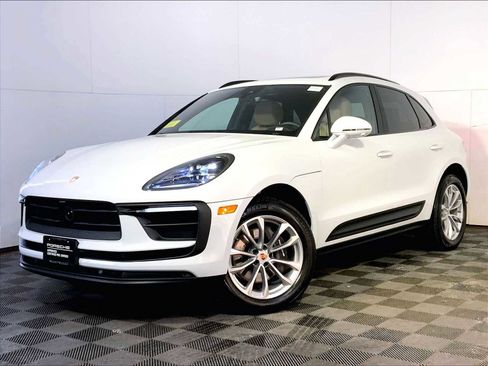 Certified 2025 Porsche Macan image 1