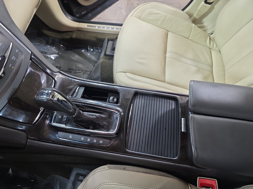 Used 2015 Lincoln MKS AWD w/ Equipment Group 101A image 23