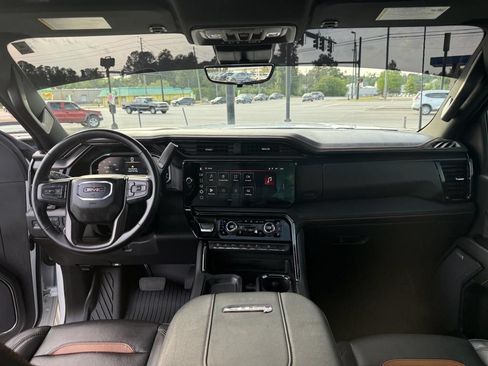 Used 2024 GMC Sierra 2500 AT4 w/ AT4 Premium Plus Package AWD/4WD image 3