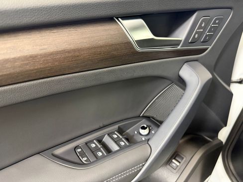 Used 2025 Audi Q5 2.0T Premium Plus w/ Premium Plus Package image 13