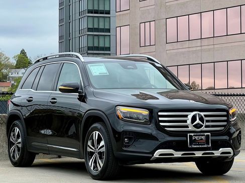 Certified 2026 Mercedes-Benz GLB 250 4MATIC image 1