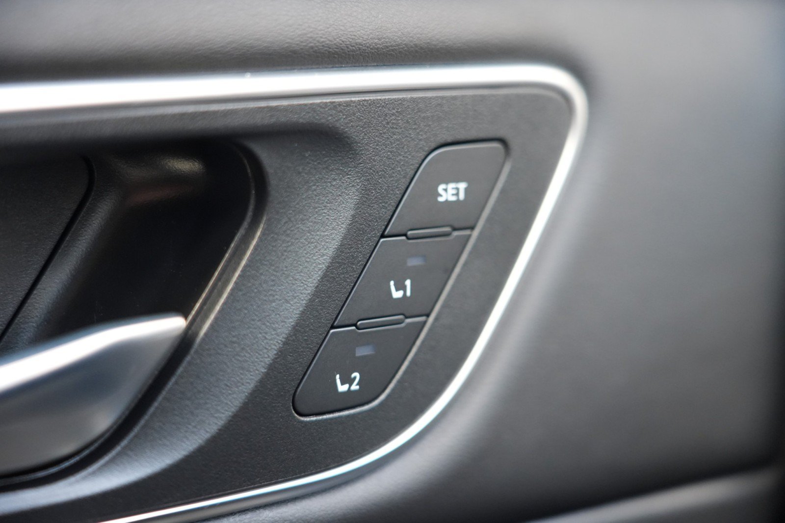 Used 2024 Nissan Rogue Platinum w/ Platinum Premium Package FWD image 17