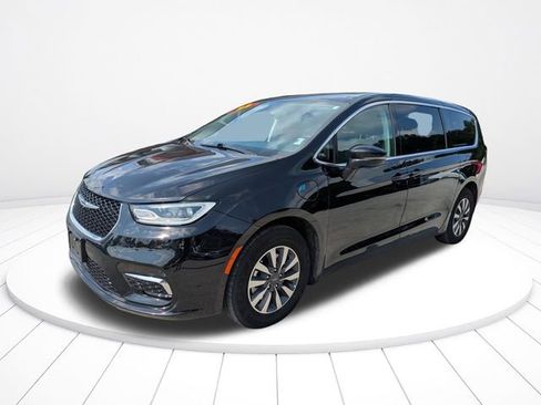 Used 2024 Chrysler Pacifica Limited FWD image 8