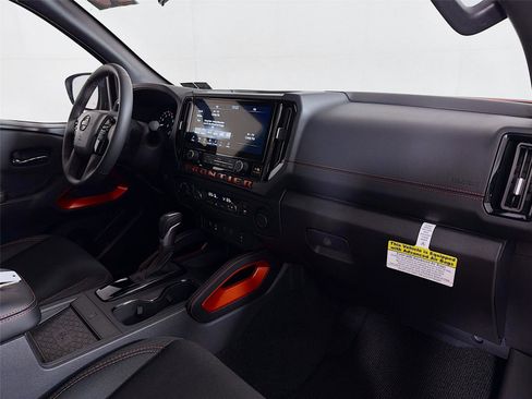 Used 2025 Nissan Frontier PRO-4X w/ Pro Convenience Package AWD/4WD image 28