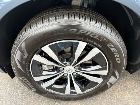 Used 2024 Volvo XC60 B5 Core image 9