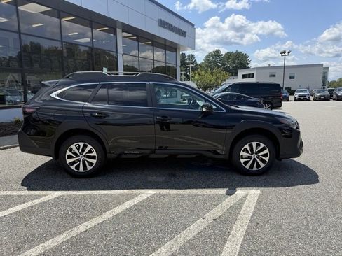 Used 2025 Subaru Outback Premium image 6