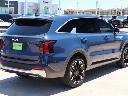 Used 2024 Kia Sorento EX FWD image 6