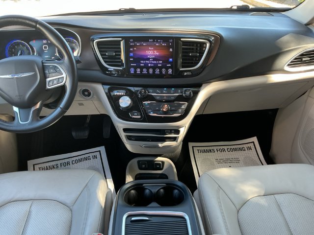 Used 2017 Chrysler Pacifica Touring-L Plus w/ Advanced Safetytec Group FWD image 18