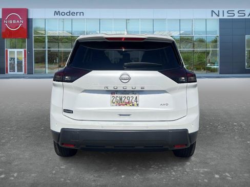 Certified 2025 Nissan Rogue SV AWD/4WD image 6