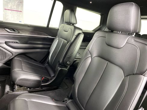 Used 2024 Jeep Grand Cherokee L Limited w/ Luxury Tech Group II AWD/4WD image 33