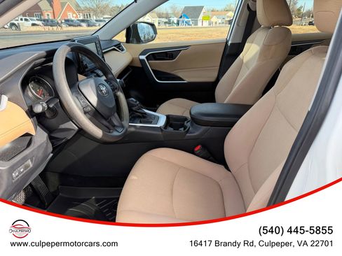 Used 2021 Toyota RAV4 LE image 7