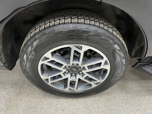 Used 2025 Ford Expedition Active AWD/4WD image 17