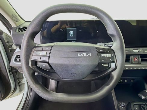 Used 2025 Kia K4 FWD image 15