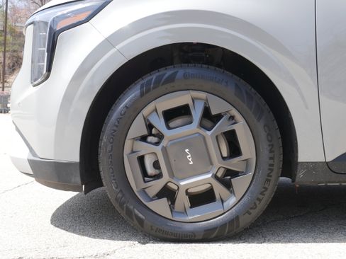 Certified 2025 Kia Carnival EX FWD image 12