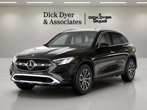 Used 2025 Mercedes-Benz GLC 300 GLC 300 image 25