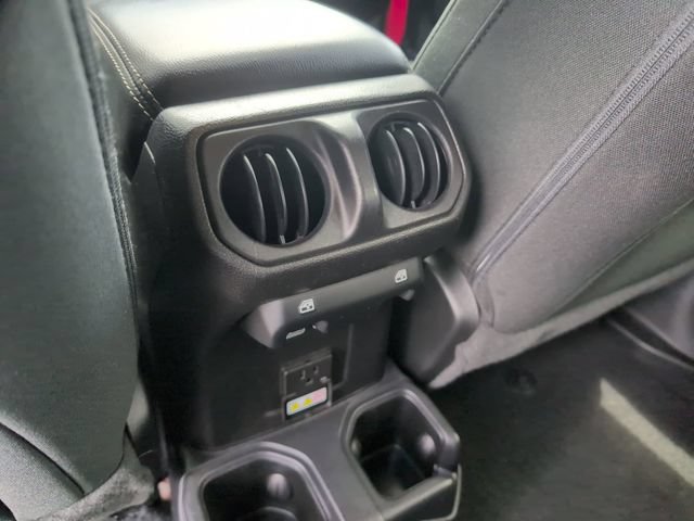 Used 2021 Jeep Wrangler Unlimited Sahara w/ Cold Weather Group AWD/4WD image 16