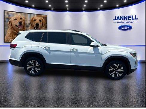 Used 2024 Volkswagen Atlas SE AWD/4WD image 4