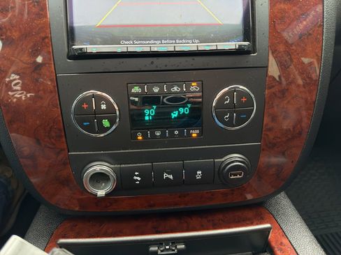 Used 2012 Chevrolet Avalanche LTZ image 22