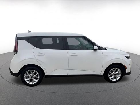 Used 2025 Kia Soul LX w/ LX Technology Package FWD image 15
