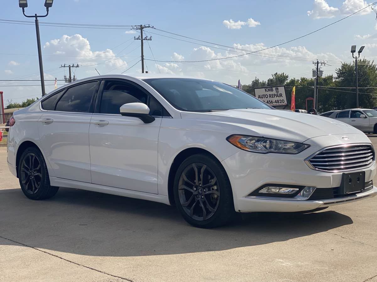 Used 2018 Ford Fusion SE w/ Equipment Group 201A FWD image 14
