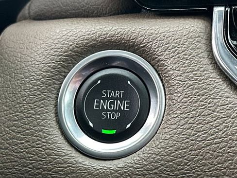 Used 2024 GMC Canyon Denali image 37