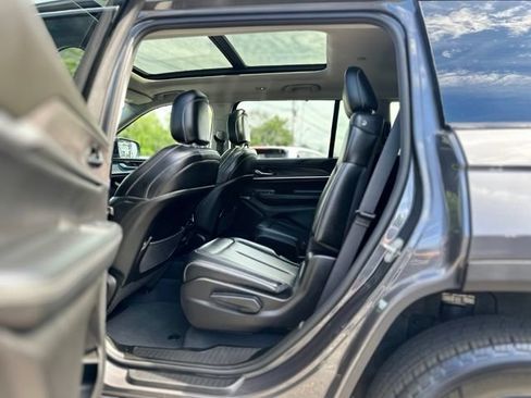 Used 2023 Jeep Grand Cherokee L Limited AWD/4WD image 19