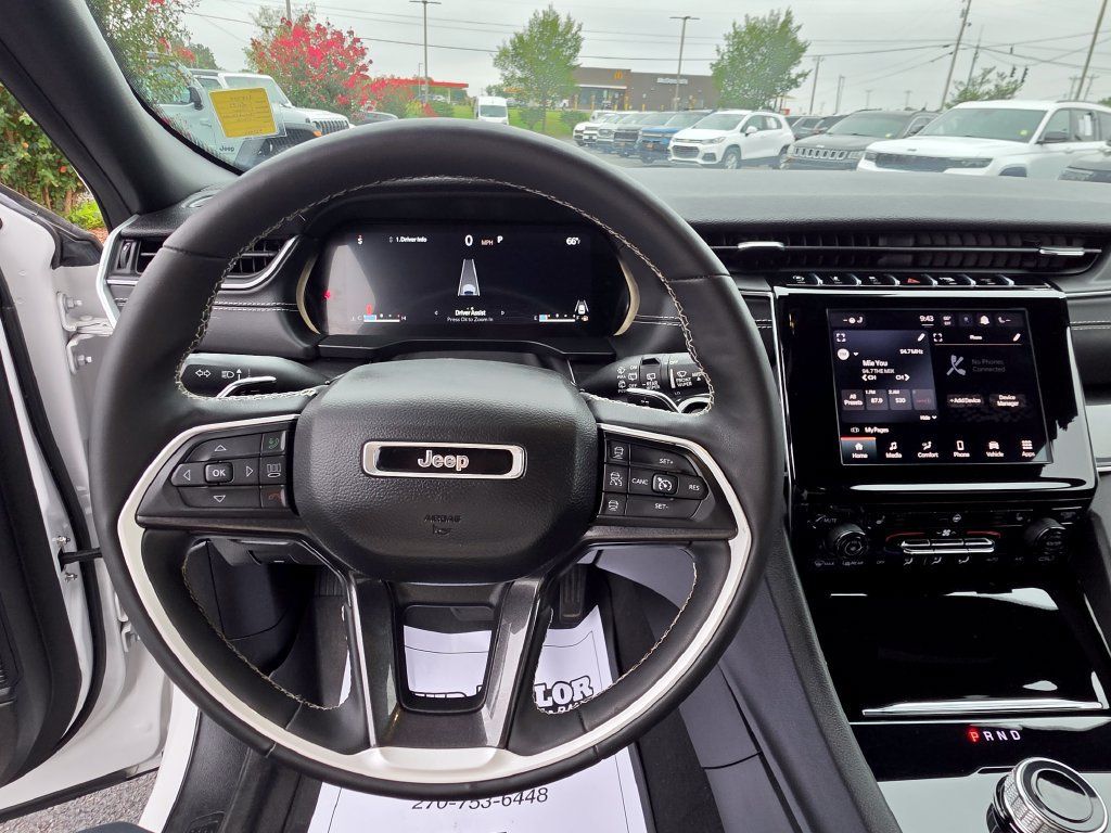Used 2023 Jeep Grand Cherokee Altitude AWD/4WD image 15