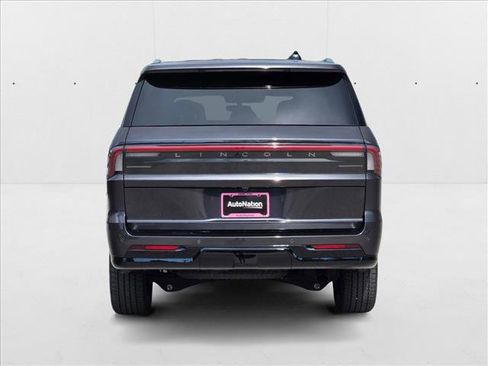 New 2025 Lincoln Navigator Reserve image 7