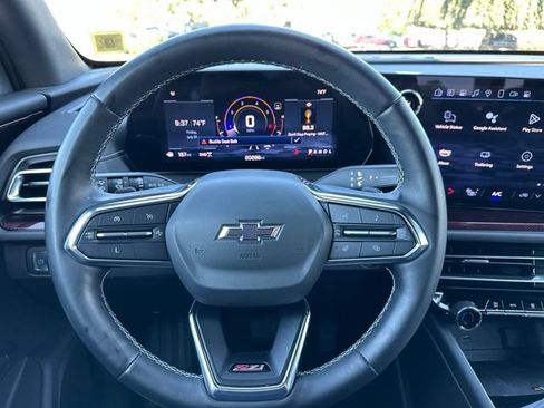 Used 2024 Chevrolet Traverse Z71 AWD/4WD image 37