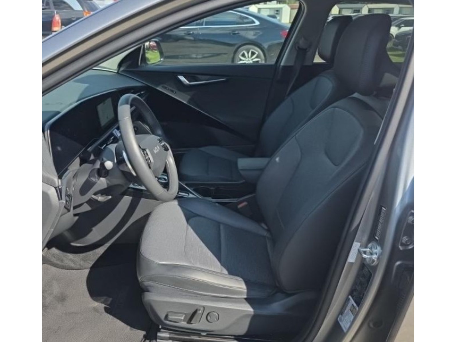 Used 2023 Kia Niro Wave FWD image 5