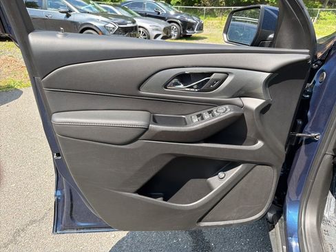 Used 2023 Chevrolet Traverse LT FWD image 20