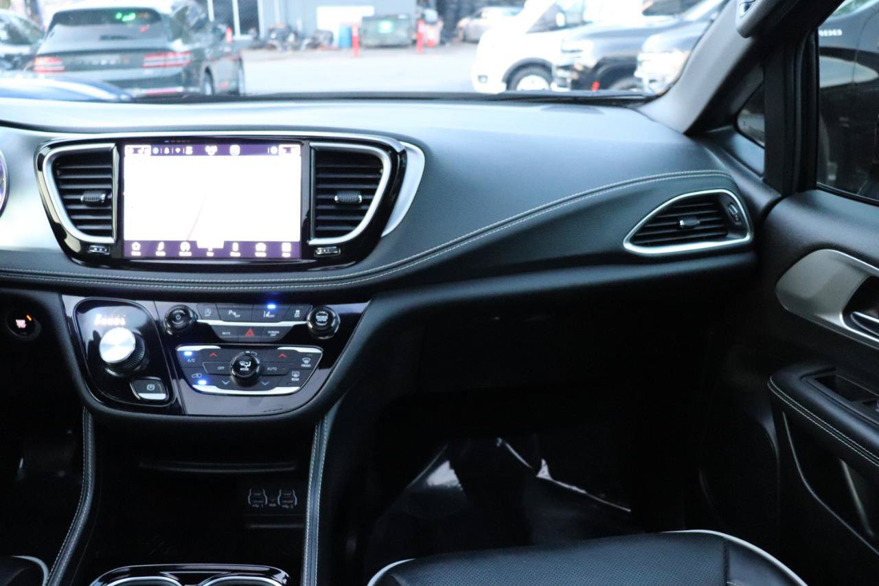 Used 2025 Chrysler Pacifica Limited FWD image 20