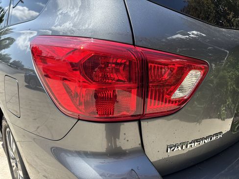 Used 2020 Nissan Pathfinder SL AWD/4WD image 10