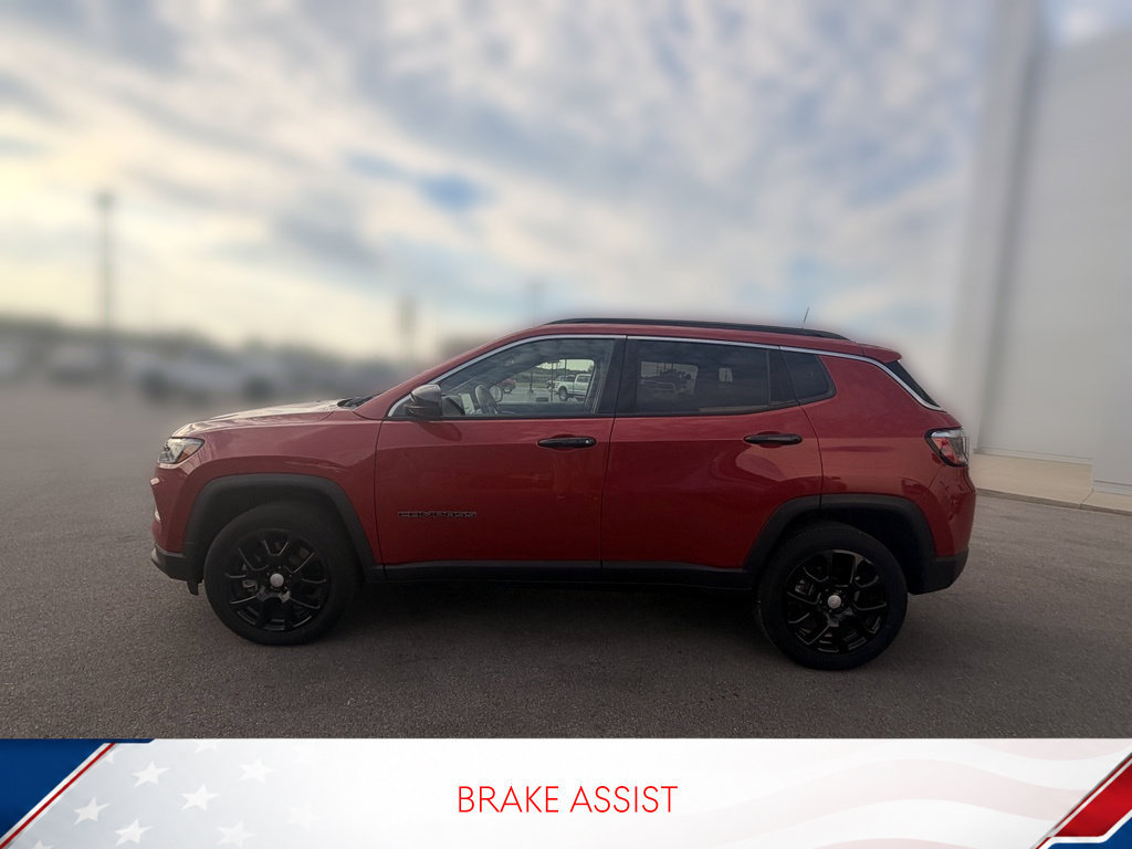 Used 2023 Jeep Compass Latitude AWD/4WD image 4