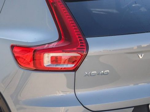Used 2025 Volvo XC40 B5 Core w/ Protection Package Premier image 8