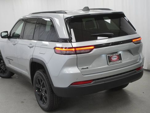 New 2026 Jeep Grand Cherokee Altitude AWD/4WD image 11