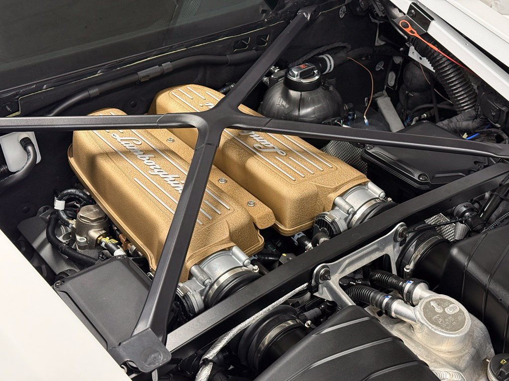 Used 2021 Lamborghini Huracan STO RWD image 31