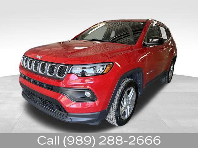 Used 2024 Jeep Compass Latitude AWD/4WD image 3