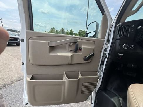 Used 2016 Chevrolet Express 3500 RWD image 19